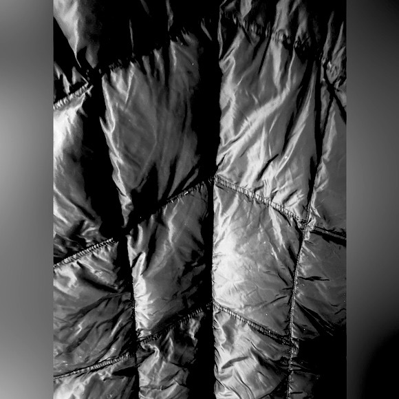 Vest..European Goose Down ladie’s Add puff vest with tuck away hood size  10. - Picture 5 of 7